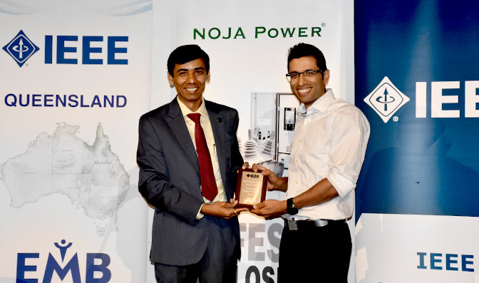 Dr Mehdi Mosadeghy accepts the Outstanding Young Professional Award (right)